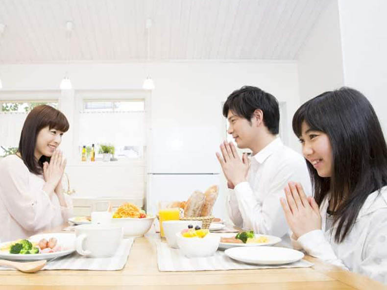 Ý nghĩ bí mật của câu nói Itadakimasu trước mỗi bữa ăn là gì?