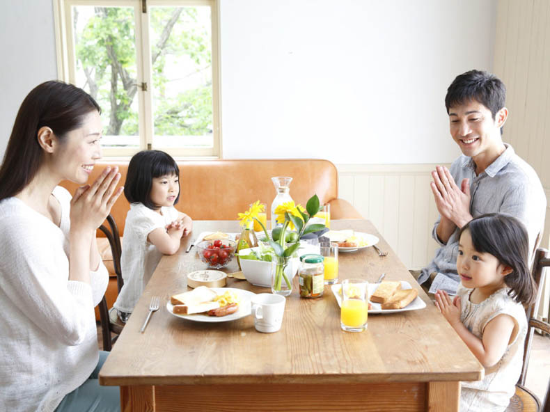 Ý nghĩ bí mật của câu nói Itadakimasu trước mỗi bữa ăn là gì?