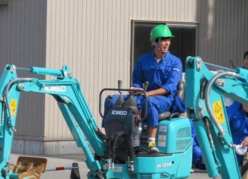 Tất tần tật về đơn hàng lái máy xây dựng Nhật Bản